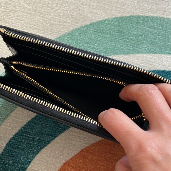 New with box Authentic black quilted Prada leather wallet - Picture 7 of 7